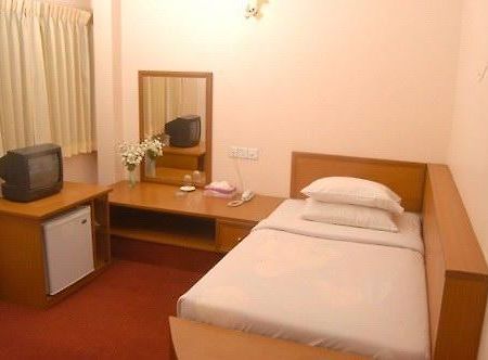 Hotel Halpin Yangon Bagian luar foto