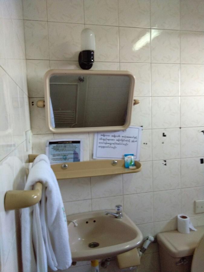 Hotel Halpin Yangon Bagian luar foto